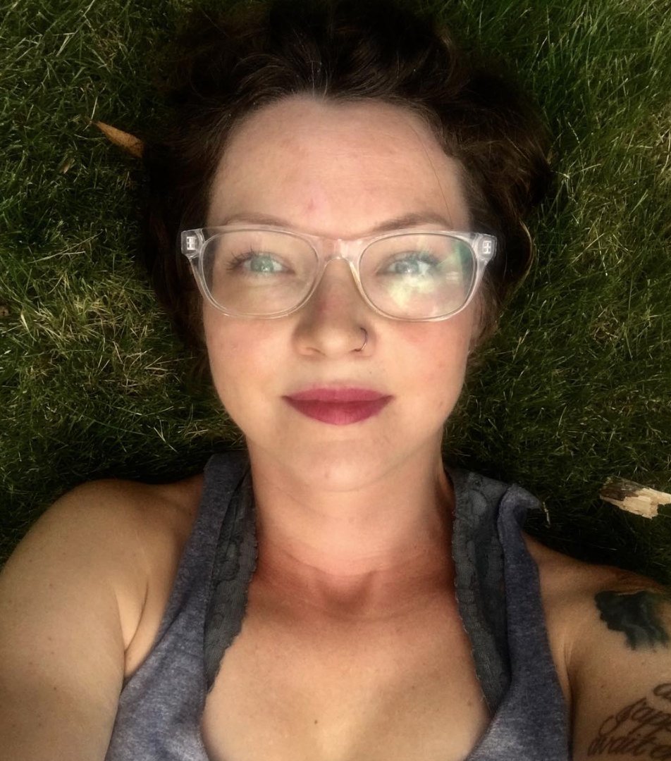 go_Karoo's tweet photo. #NerdingOut in the grass never looked so good. ✌️ Thanks for sharing your #GoKaroo shot with us, @boholisticbodywork! https://t.co/pcdPoIFzTP