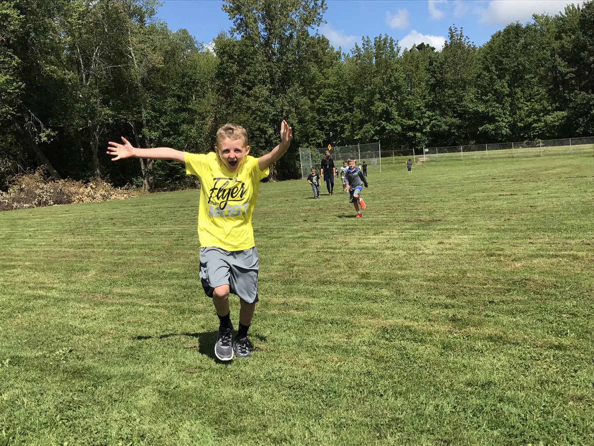 JakeToomeyHR's tweet photo. It's been a great #FirstDayofScool here at DSFC. Lot's of excitement and enthusiasm! #gpsk12 @Super_GPS https://t.co/nggH5le1JU