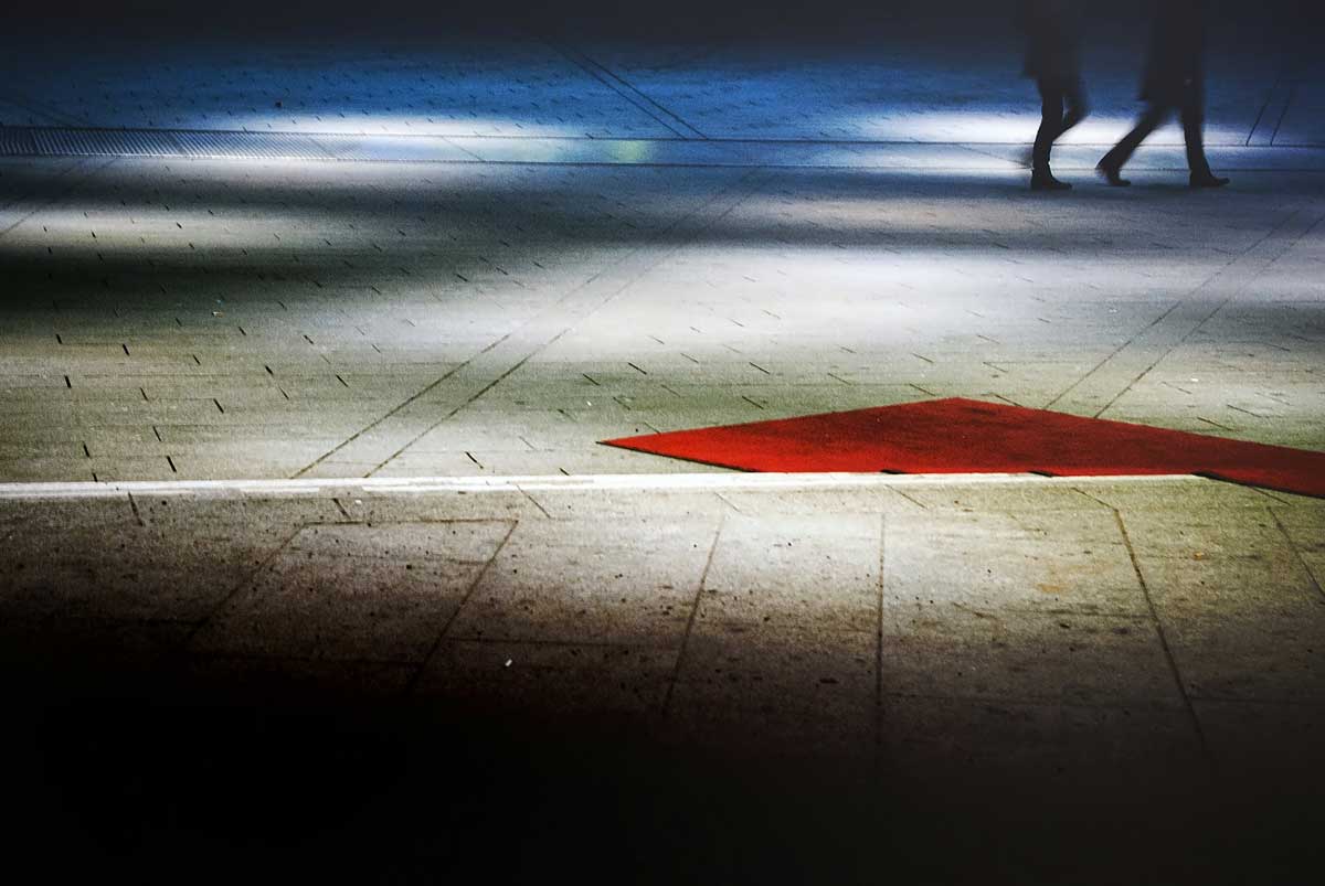 Ya casi lista la alfombra roja, para recibir esta noche a invitados especiales en nuestro estreno a #medios. 
#Zaratustra