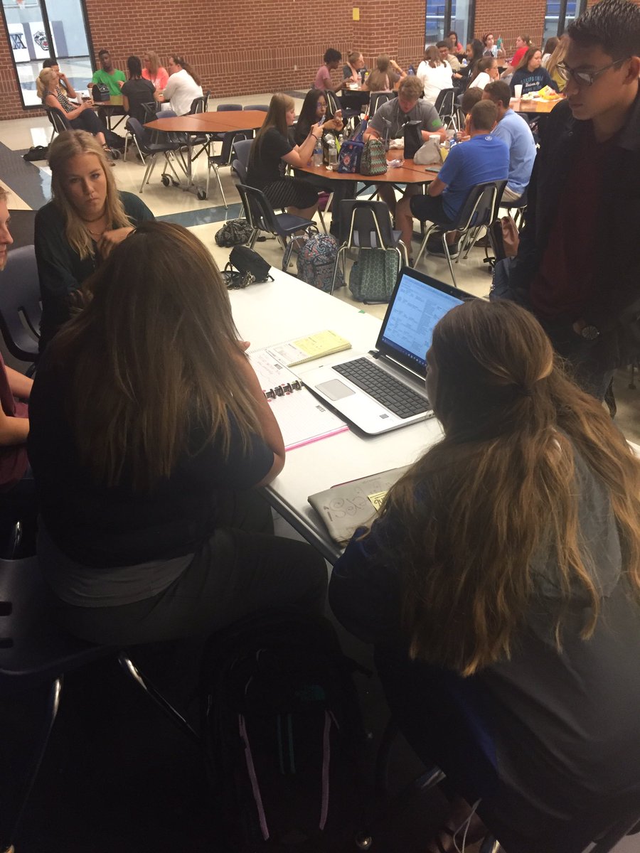 teach_johnson's tweet photo. Partnering with VAHS National Honor Society to help out high schools in TX affected by #harvey 
More info to come https://t.co/qOhKcXAN3y