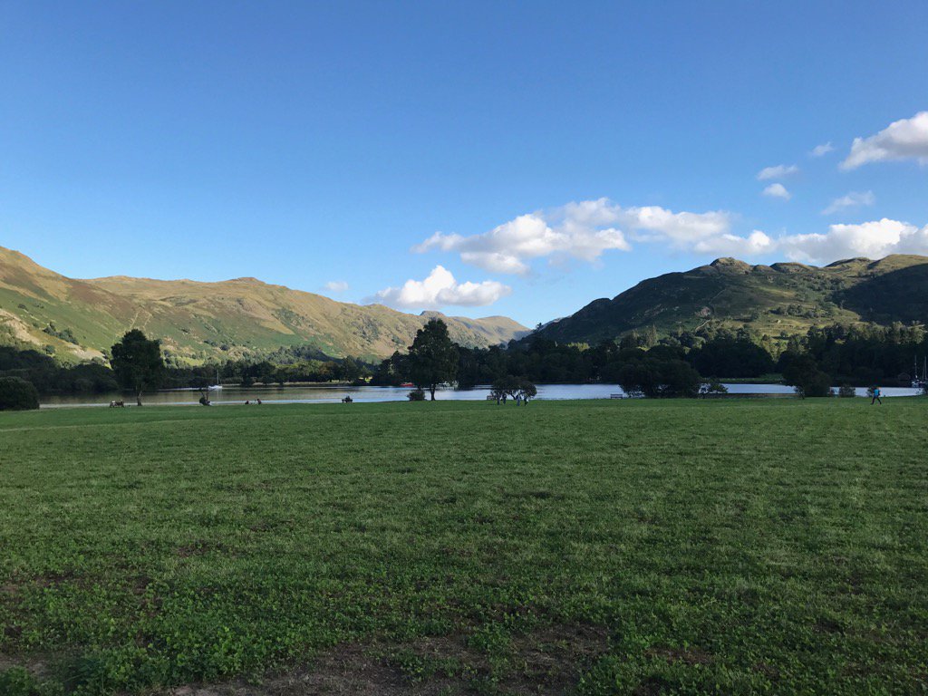 UllswaterSteam's tweet photo. Perfect evening for kites #bekidsagain https://t.co/hC6Mer9WmQ