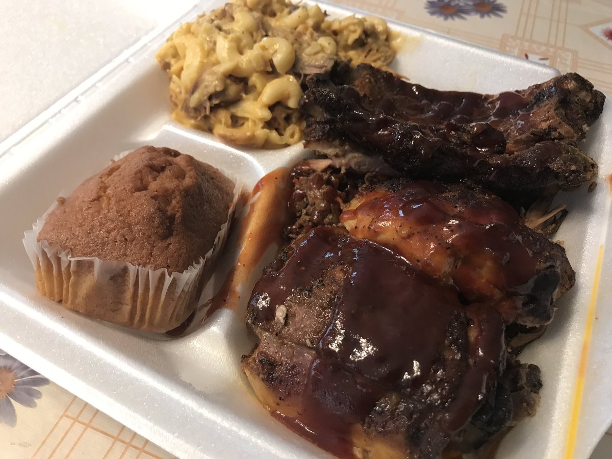 FredJKuo's tweet photo. Conducting food truck "research" for @loomischaffee Reunion 2018. #PigRig https://t.co/23l1t8Vdb6