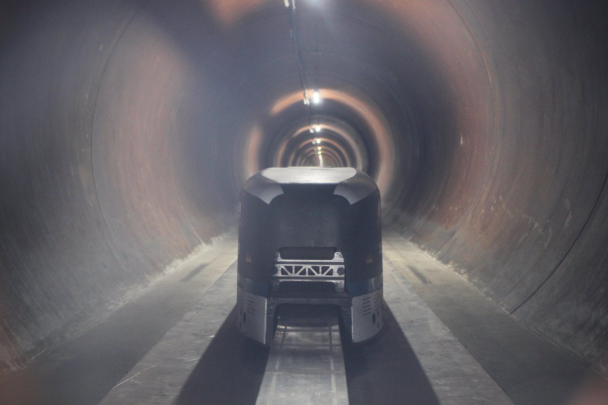 hyperlooptt's tweet image. Congrats to our friends at #WARRHyperloop for winning the SpaceX #Hyperloop competition reaching a speed of 202 mph (324 km/h).