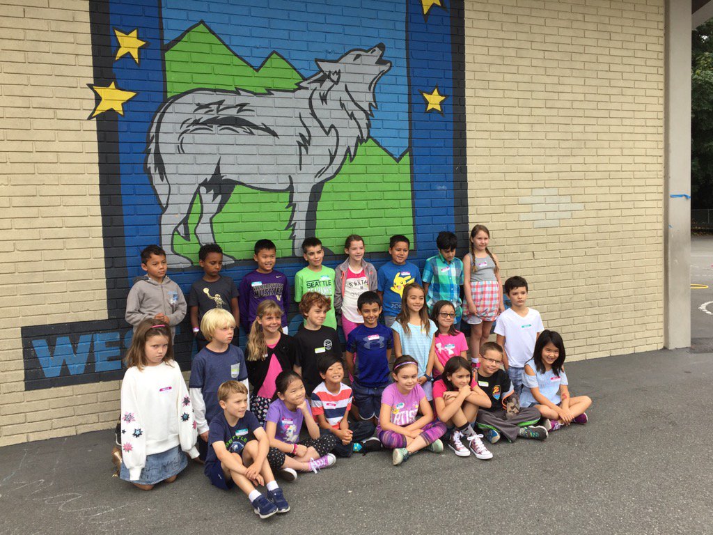 mercerislandsd's tweet photo. West Mercer Wolves starting off with a class photo! #MIFirstDay2017 https://t.co/19eiSw3xy9