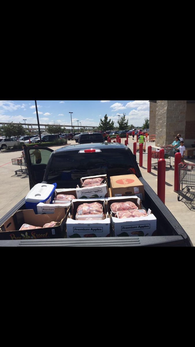 WillyWilson18's tweet photo. Thanks to everyone who has donated so far, still goin strong and serving everyone they can! https://t.co/LP332ReS2m #TexasStrong #keepitgoin https://t.co/sti1BSFkzd