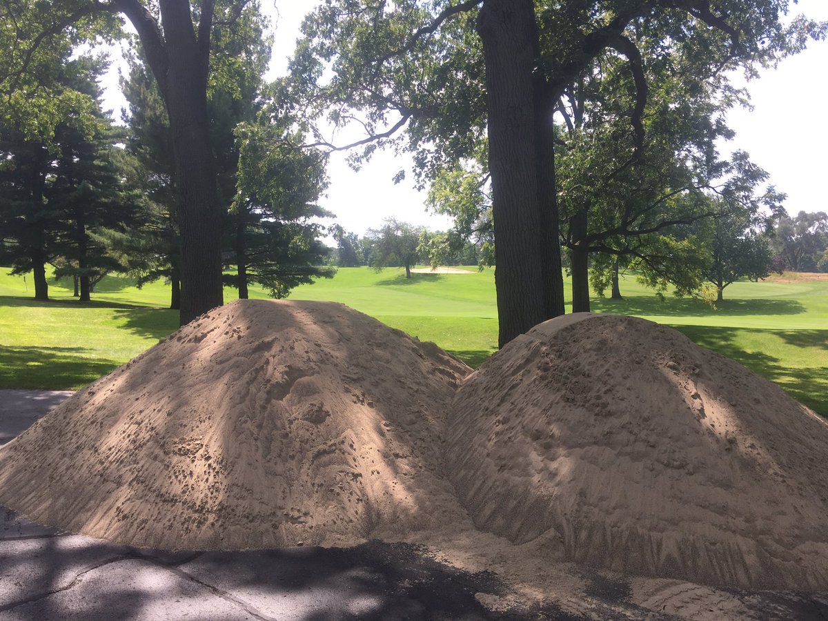 GLCCTurf's tweet photo. 2 train loads of sand just arrived for next wks greens aerification! Expecting to use 1/2 again as much sand as previous yrs. #GLCC #100Tons https://t.co/ELn6S81SKp