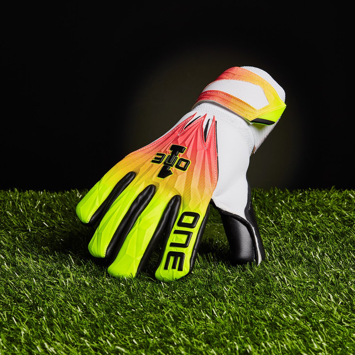 TheOneGloveCo's tweet photo. Choose your weapon. SEVEN new models shipping from next week. Pre order now at https://t.co/FkkiLX0rzh to guarantee yours 🔥🤤👀 https://t.co/6nVhGM6ytq