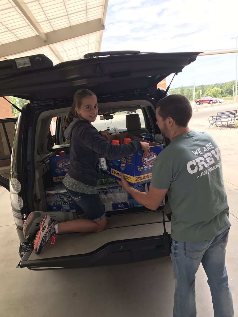 mgmgators's tweet photo. We are packing the pallets for Texas today! Thank you Gator families! Let's show Texas some Gator Hospitality! #whatwedomatters https://t.co/ZUpAvHr4lU