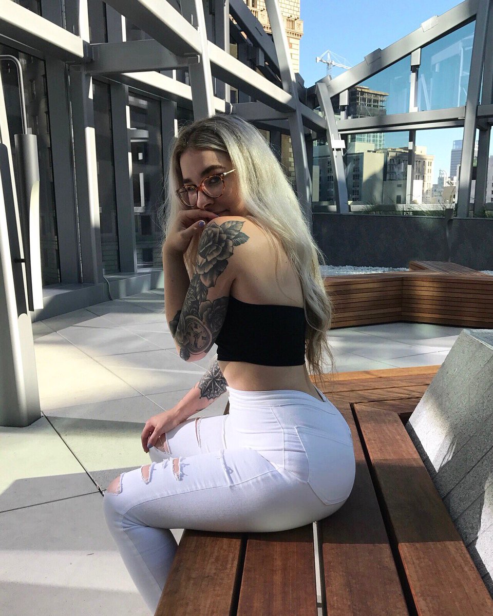 jenbretty's tweet photo. Had to post on here too cause I'm feeling my damn self today https://t.co/KSejfE30gp