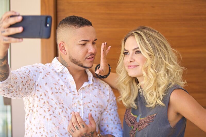 SiteLBcom's tweet image. Bastidores do clipe "Você Não tem Noção", da banda Imaginasamba com Lua, que já acumula mais de 16M de views. 📹