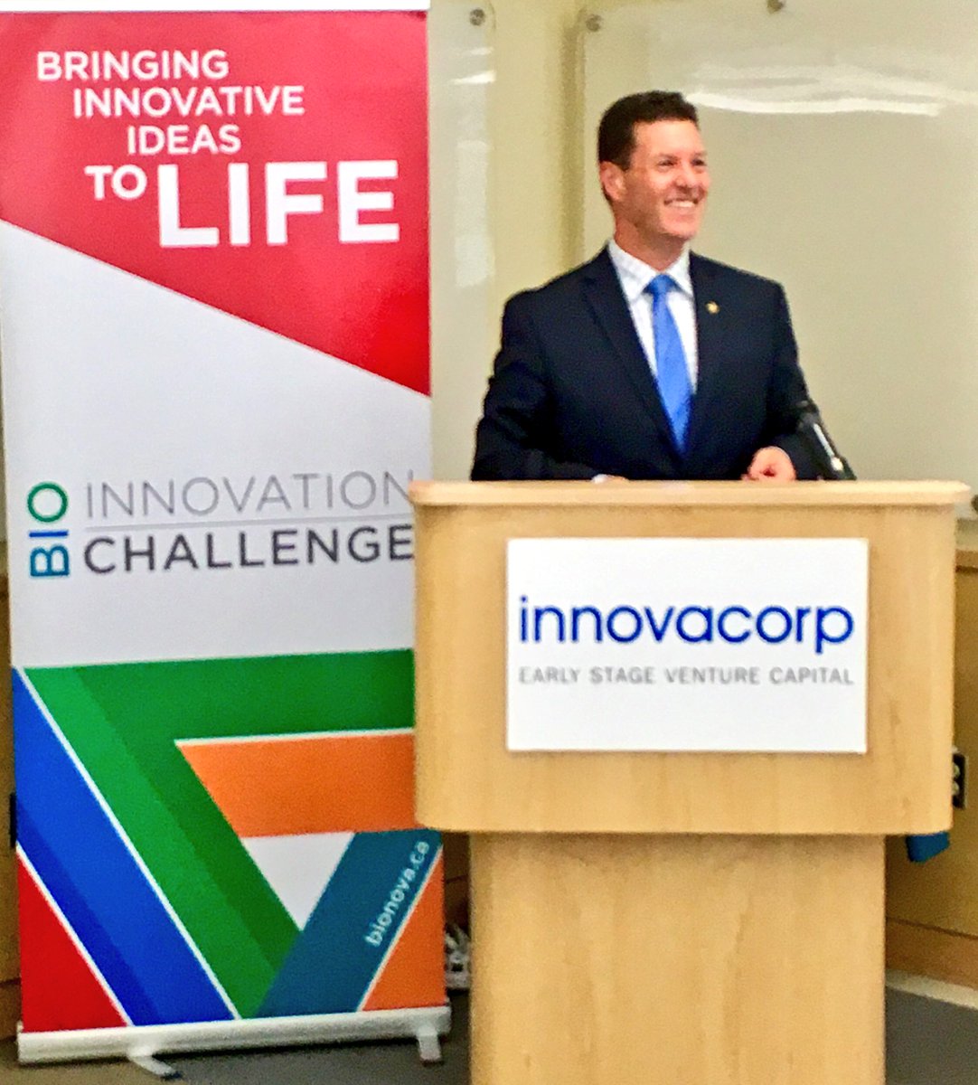 EmerGenceBio's tweet image. Our @martinjyuill is at 2017 BioInnovation Challenge in #Halifax "pitching the pitchers"! Spreading the word about @EmerGenceBio... #BIC2017