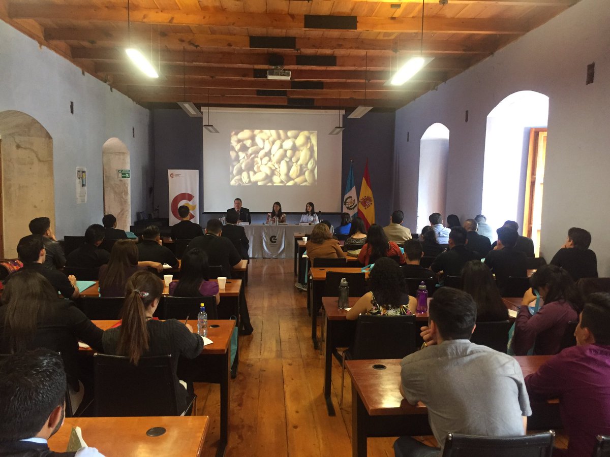 Panel: "El papel del <a href="/PARLACEN/">PARLACEN</a> en la consolidación de la integración regional" con los honorables diputados @Carolina_Reg y Luis Rosales