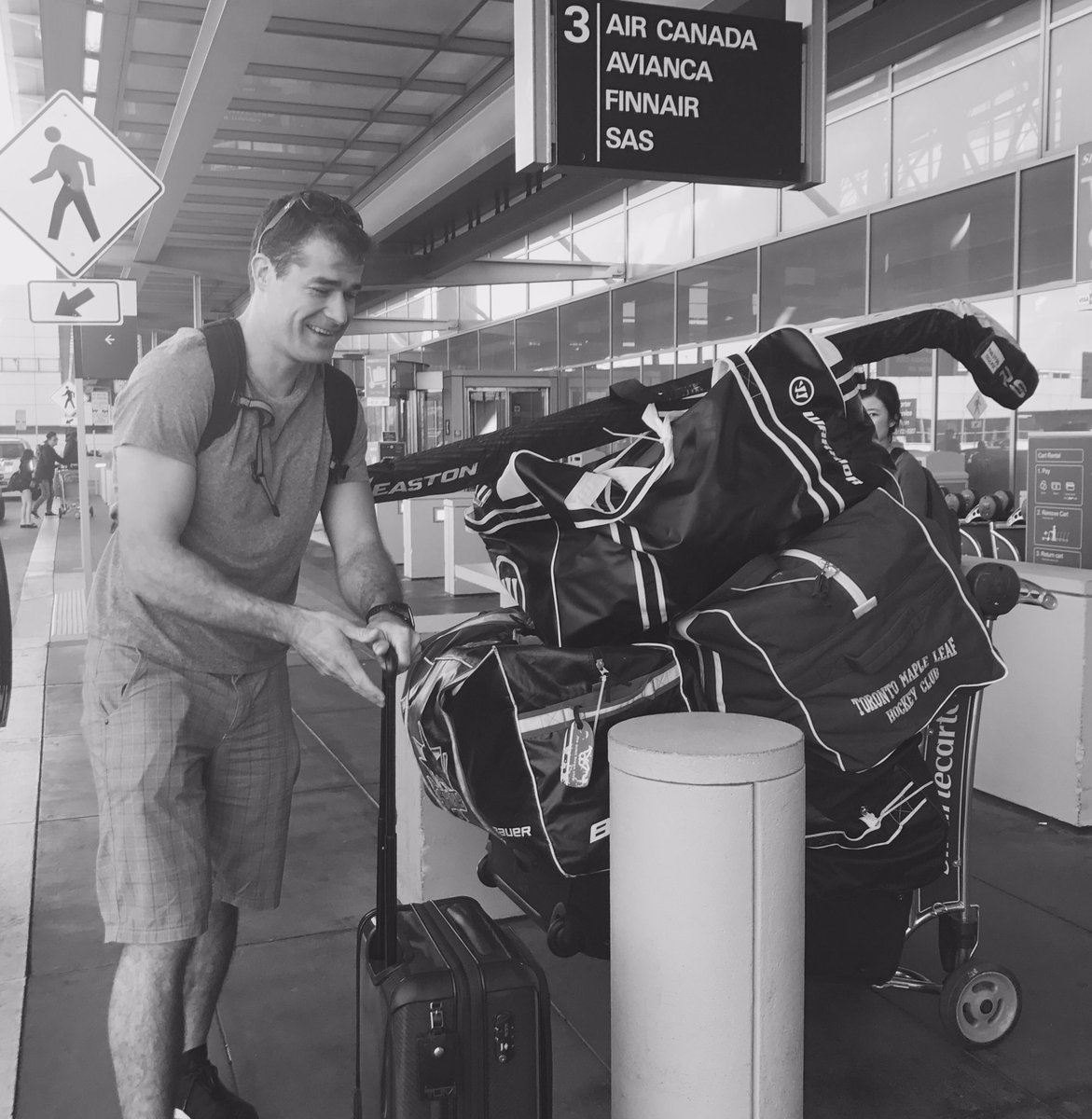 c_marleau's tweet photo. TO bound. #LightPacker https://t.co/uYTXc1xEZj