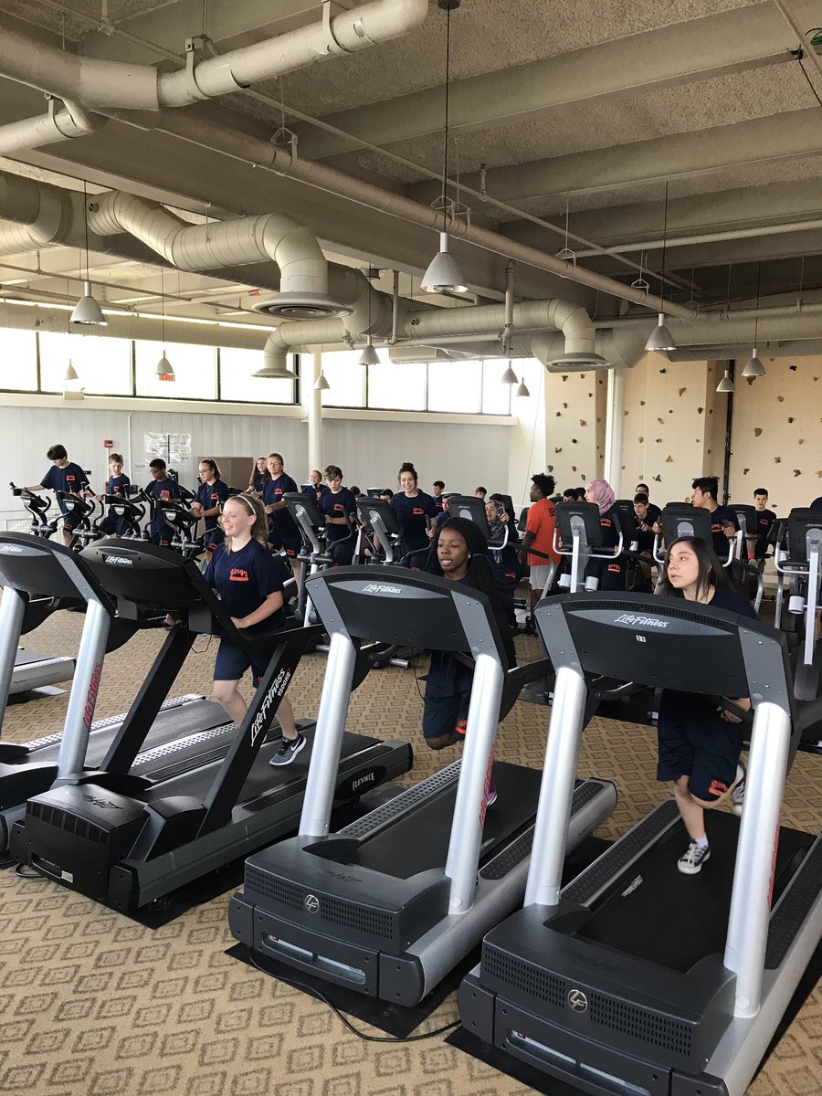 d230Swan's tweet photo. Workout Wednesday in full force in the fitness center! Great job period 5! #packedcrowd #weworkhard https://t.co/v3HDaNewAO