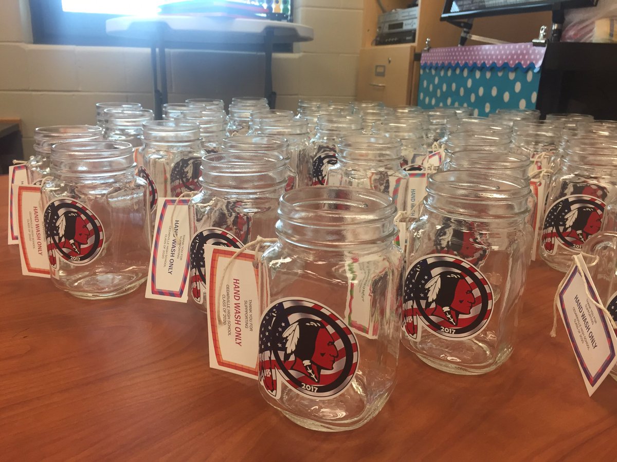 villeclass2020's tweet photo. Root beer float 2017 edition mugs in prep mode for #villeclassIceCreamSocial https://t.co/ihAicle0Wu