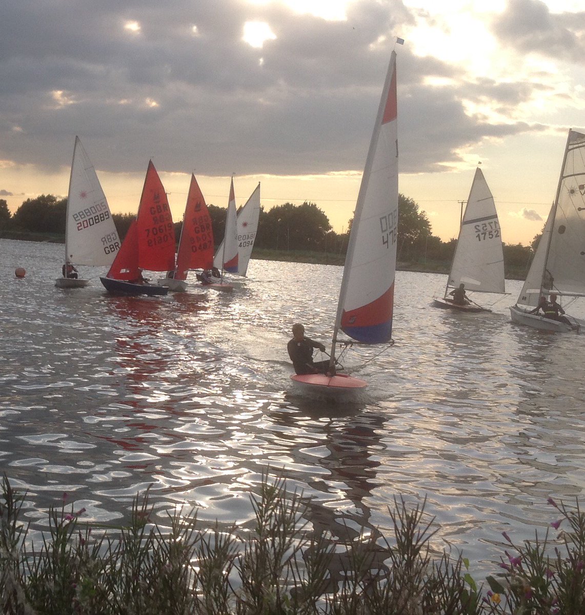 beaversailing's tweet photo. WednesdayExtraOne about to start Warm evening, nice wind Beautiful #sametimenextweek #letskeepracing https://t.co/Uw2rsa1kHu