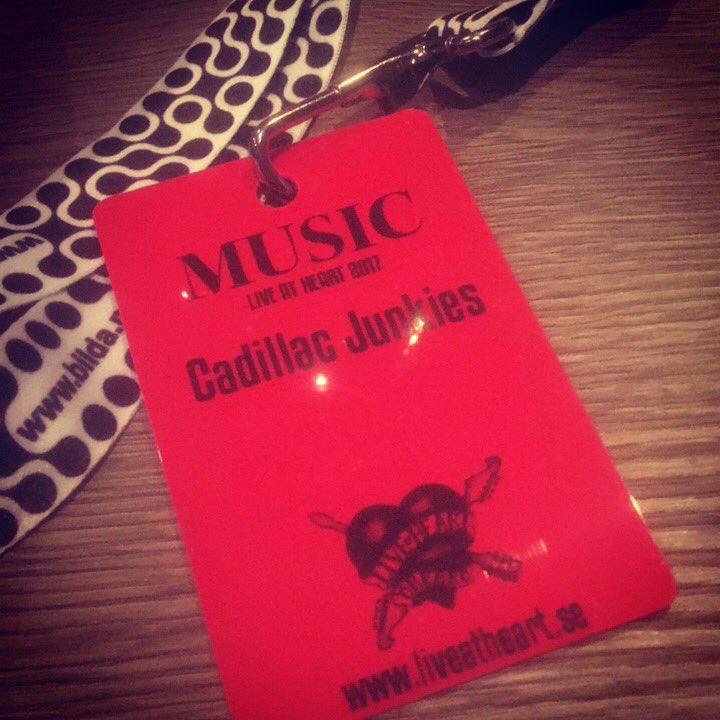 CadillacJS's tweet photo. Can't wait to kick off our 5 showcases at the @LiveatHeart music festival tomorrow!! #orange #singer #MusicalTweeps https://t.co/6wscDGuyQt