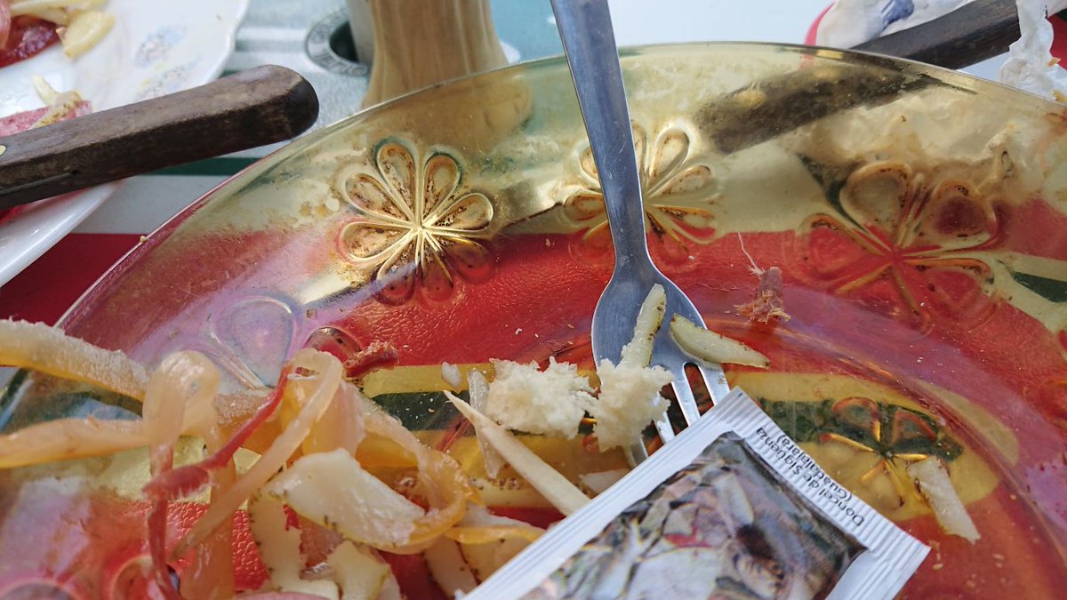 El restaurante no es el del azucarillo, una coincidencia(El Doncel de Siguenza)que da la casualidad que ese es el mejor para comer cabrito!