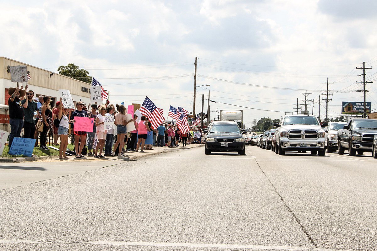 WorkingFamilies's tweet image. Trump's response to Texas floods? A tax cut for rich speech in another state. People of Springfield Missouri rising up now 📸 @tkocreative