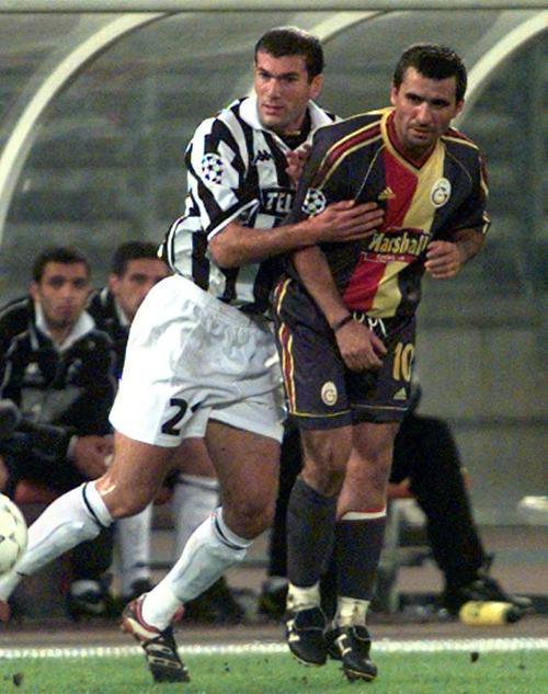 Zinedine Zidane vs Gheorghe Hagi.