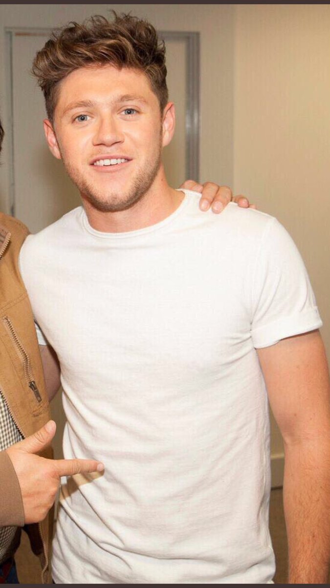 dailynialIpics's tweet image. Niall backstage today!