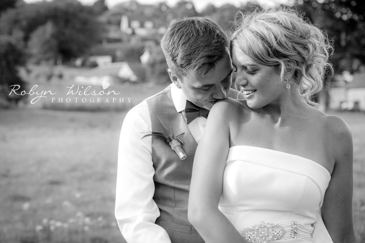 RWP_RobynPhotos's tweet photo. The Love!😍😍 #WEDDINGPHOTOGRAPHY #wedding #weddinghour #photography #love #photographers #CoupleGoals #couples #eastdean #loveislove #ido https://t.co/2KyD7JQ8eZ