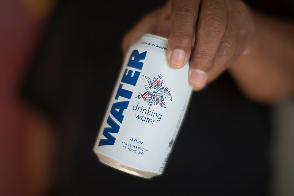 foodandwine's tweet photo. Anheuser-Busch repurposed its brewery to bring drinking water to Hurricane Harvey victims: https://t.co/PVZ7YVh5WY https://t.co/DLp5E5xOaM