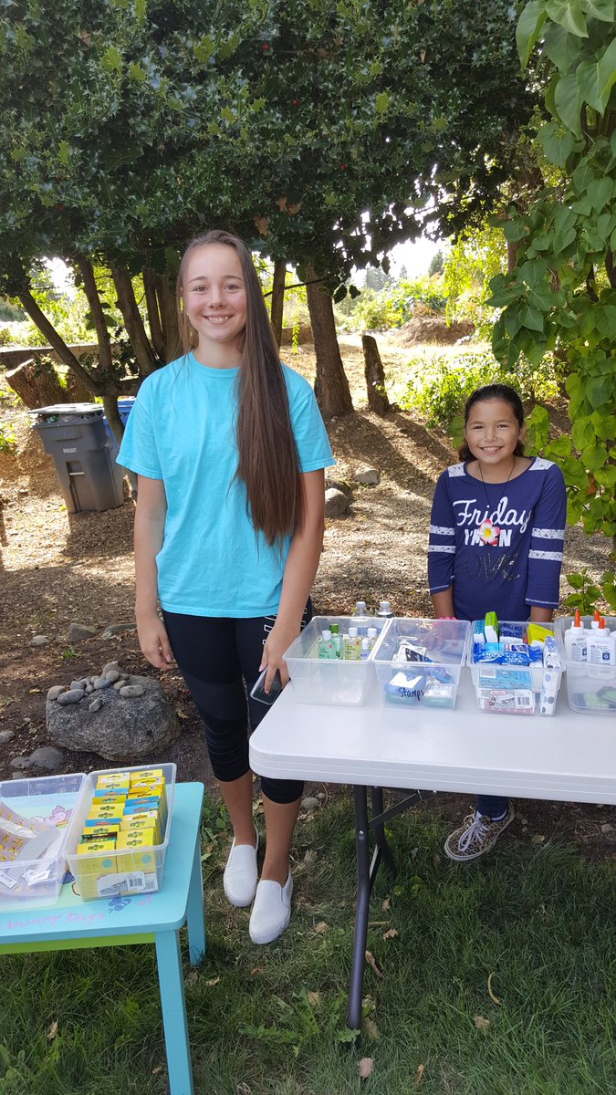 Kbellhoops's tweet photo. Back to school day, Lions 4 Kids house, backpacks with supplies for kids in need, K-12th grade. #makingadifference  #lions4kids #ssd4kids https://t.co/1LewQpiGJO