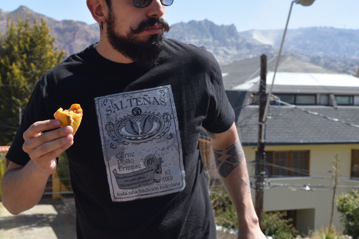 ElSebs's tweet photo. Mi polera favorita y una Salteña #Dencrom #Saltena #TShirt https://t.co/YqRRnsARx9