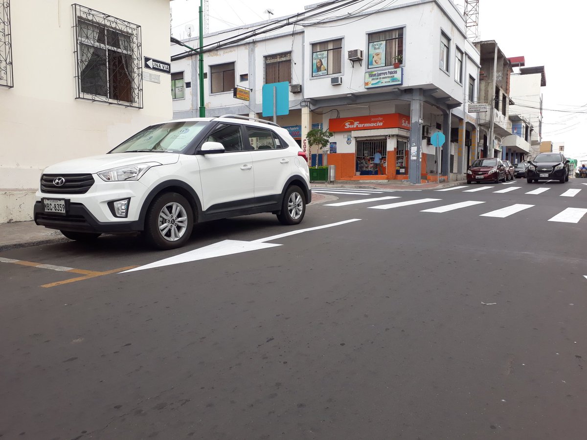 UGPManta's tweet photo. Así luce la #Calle13 desde la Iglesia La Merced hasta la #Avenida6, los trabajos continuarán por 3 días más, hasta llegar a la #Avenida24. https://t.co/e6i7H3Zgz3