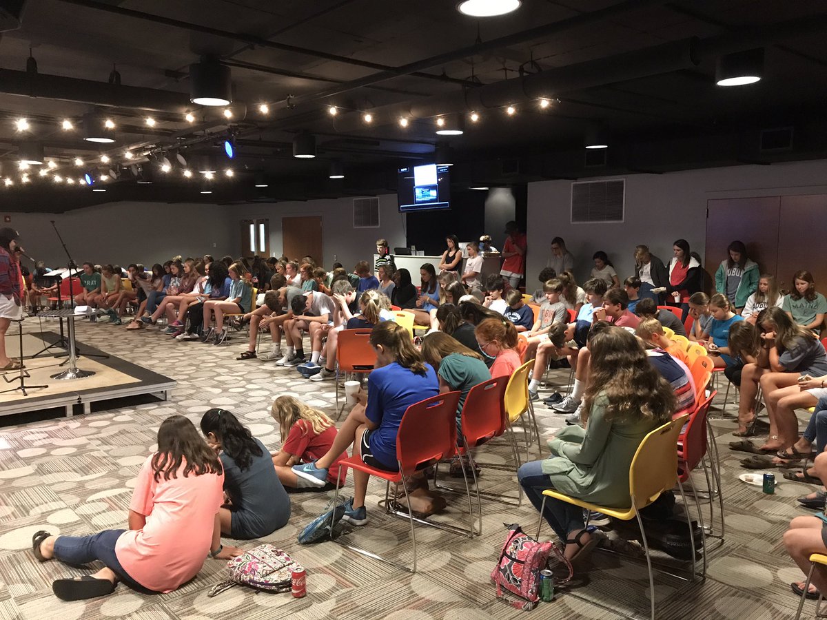 LanceMillsaps's tweet photo. Humbled as @DawsonStudents pray for the people of Houston tonight https://t.co/dpXSYZheOy