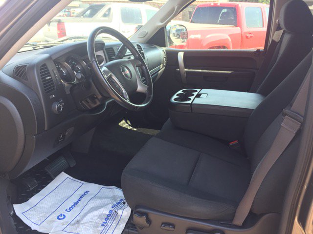 CourtesyMotorMT's tweet photo. "Diamonds ain't nothing when I'm shinin' w/ya" - Grille.✨😍
2013 #Sierra SLE crewcab. 68K miles, < $28K. Be bold &amp; classy. 🛣️ #TestDrive https://t.co/sysxNU1Ctk