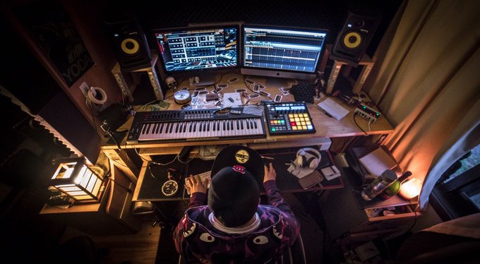 Bout to drop some new heat! 💸💸💸  DM For studio sessions or ask for my digits 📞  📸 Leigh Gilleyes https://t<a href="/tag/chaingang"class="tags"><span>#chaingang</span></a>