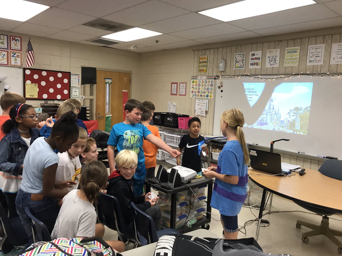 MrsHJacksonTIS's tweet image. More pictures from our Magical Math Adventure! #MathISFun #TalkingAboutMath #ProblemSolving #DisneyVirtualFieldTrip