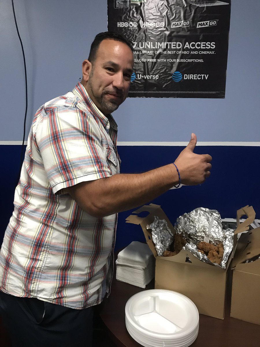 TeamREV_EPHAWKS's tweet photo. Thank you @anthonyetuggle for lunch today!! #TUGGLENATION #JDPOWERAWARD #SolizStrong @anthonyetuggle @johnny_soliz @EP6Hawks https://t.co/sDpEBx7Zno