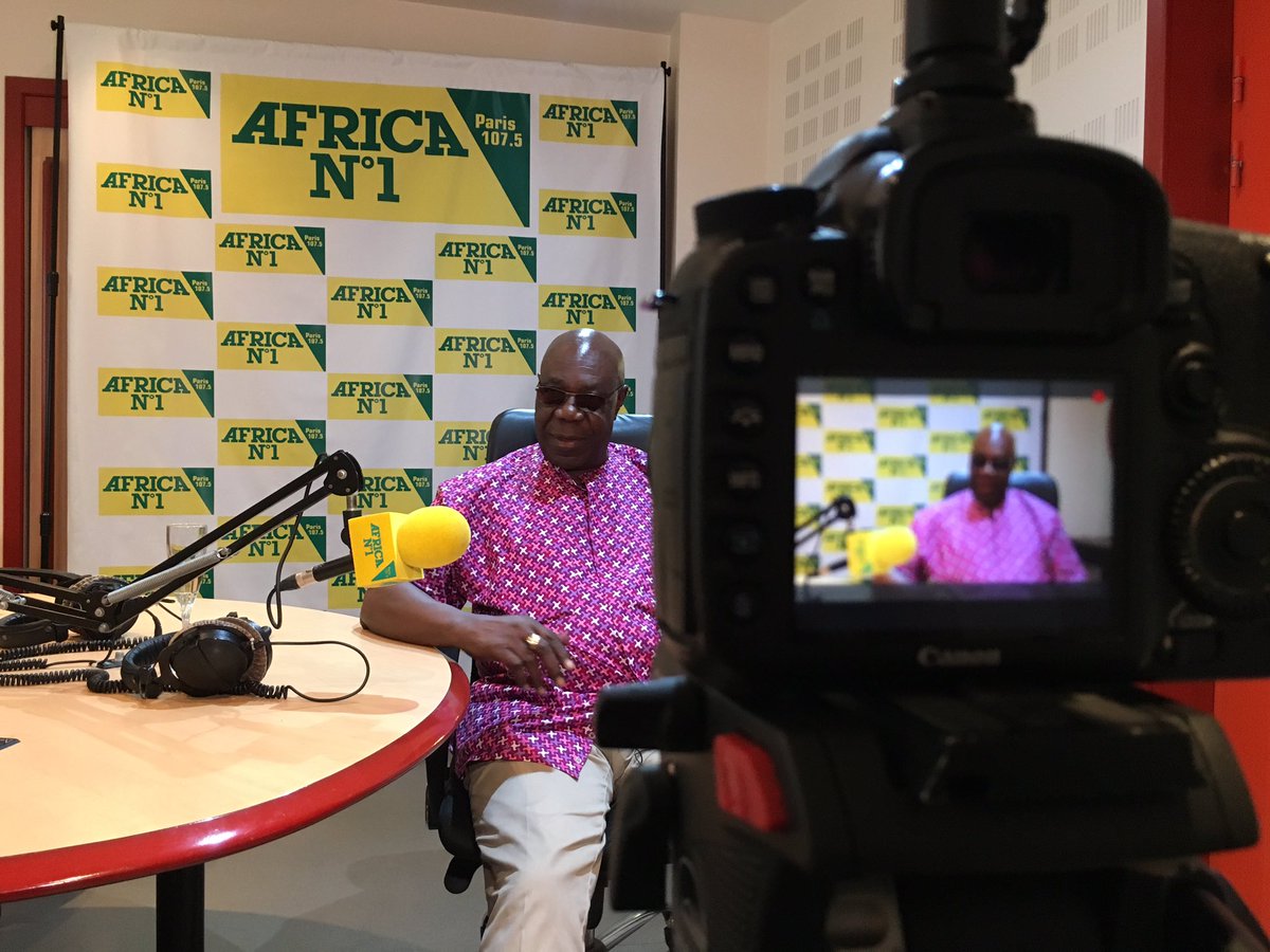 Merci au Master Manu Dibango 
On a bouclé la boucle des intervenants, retour devant la station de montage #togosoul70