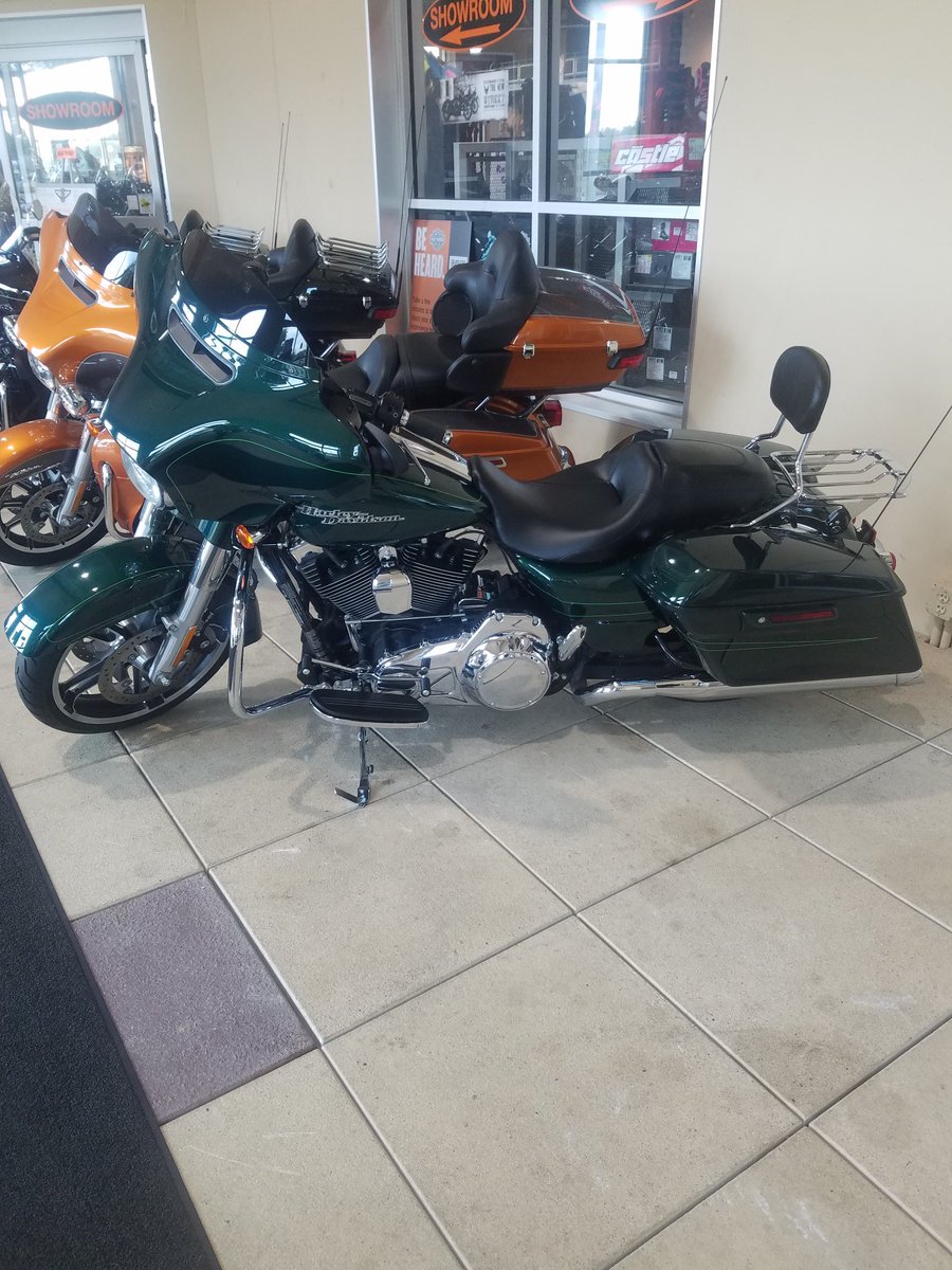 HDWausau's tweet photo. 2016 Green Streetglide just in https://t.co/XwI26rKBP9