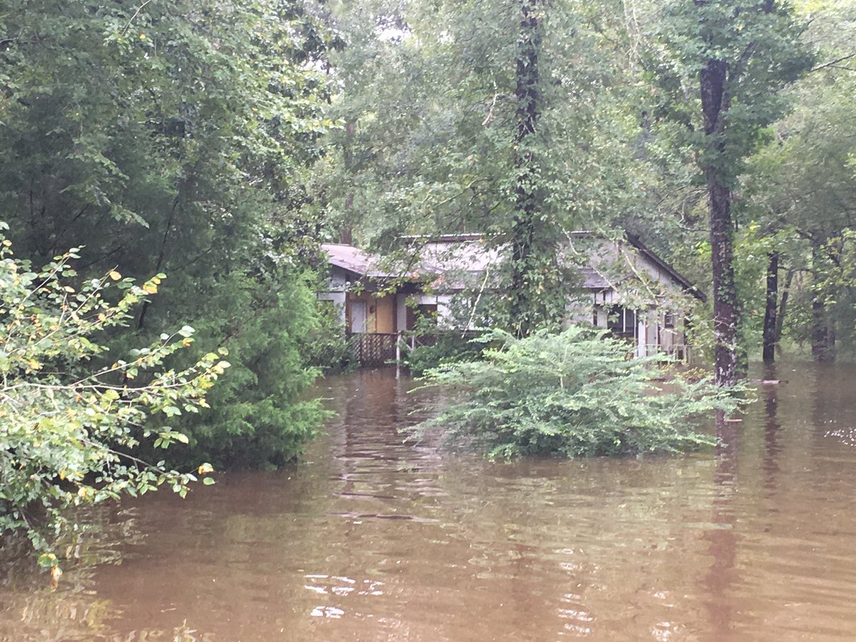 Here is some of what we are seeing just north of Lake Charles. Cars and homes under water. #HarveyFlood #Harvey #Louisiana #LakeCharles