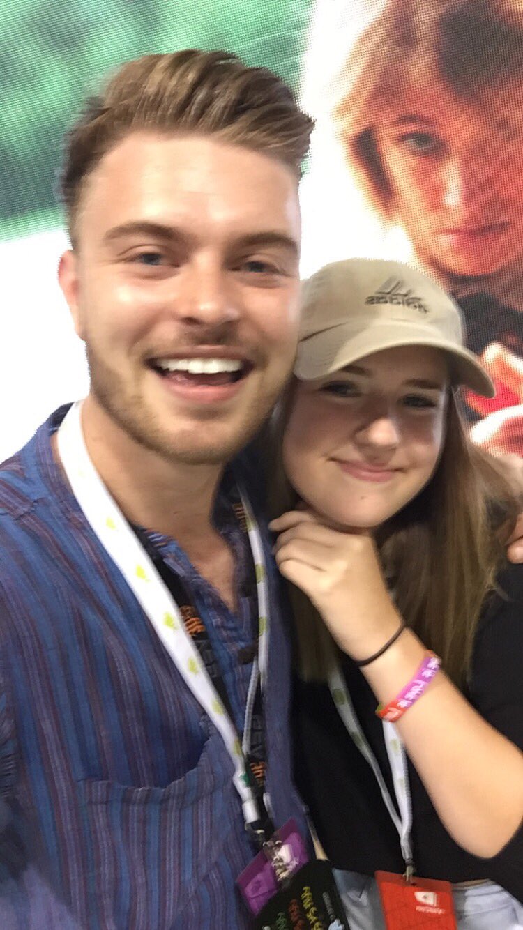 HAPPY BIRTHDAY TOM I FUCKIN LOVE U 