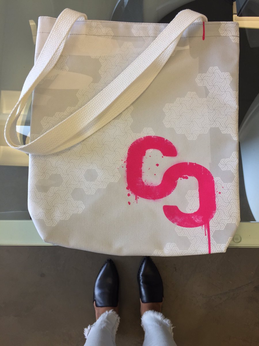 CustomCargoShop's tweet image. Who says promotional bags aren't trendy? We set trends! Have a fashion forward bag idea for your client? Count on us to make it happen!