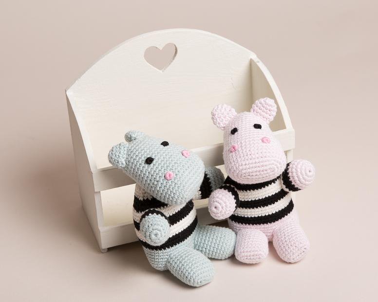 attictextiles's tweet photo. Supere cute hand crochet hippos, just waiting for some little arms to cuddle them
https://t.co/Q1Q7hFUCuP https://t.co/0trfiOrHkl