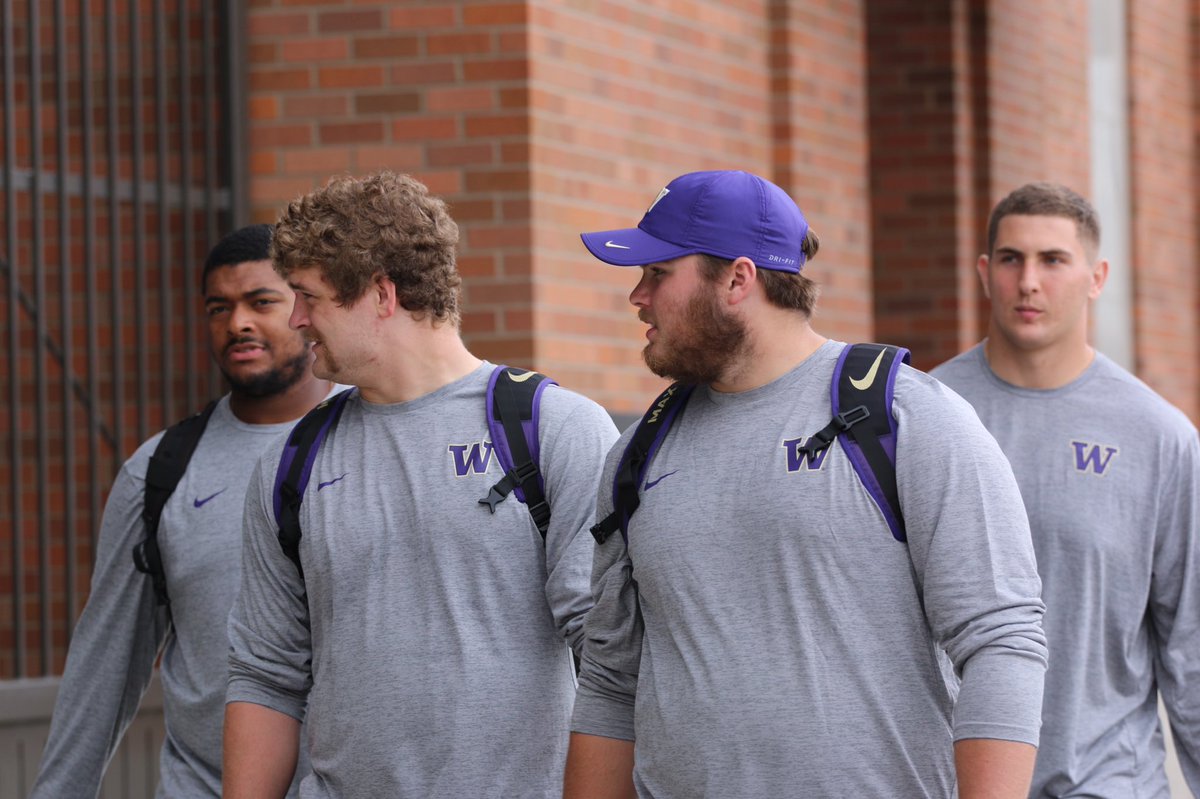 SeattleJrHockey's tweet photo. β@UW_Football: On the move.
#PurpleReign https://t.co/00U1b1dCI5β
Hey, that's #SJHA Alum @drewcal. #GoDrewGo!
#HockeyFamily