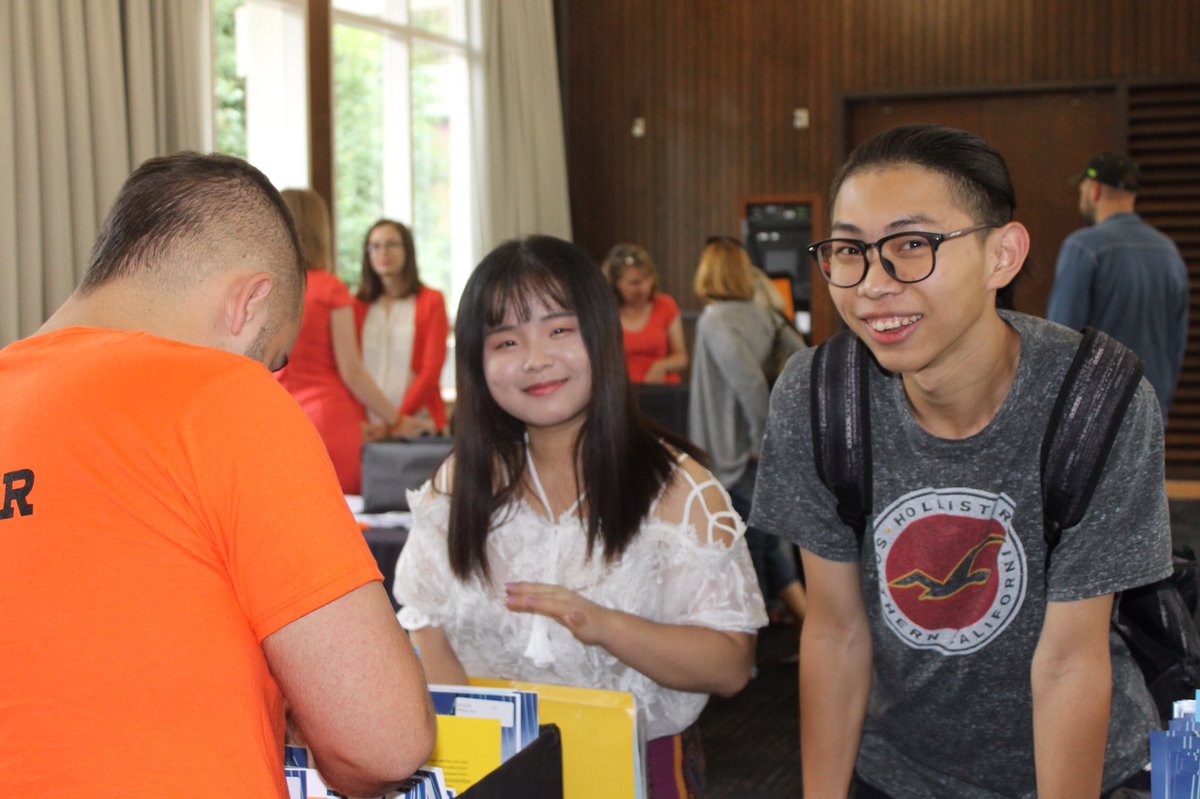 lewisandclark's tweet photo. Move-in day is here! What a great start to @lcnso. Pics by Maddie Fellows '19. https://t.co/sx32VDuYSj