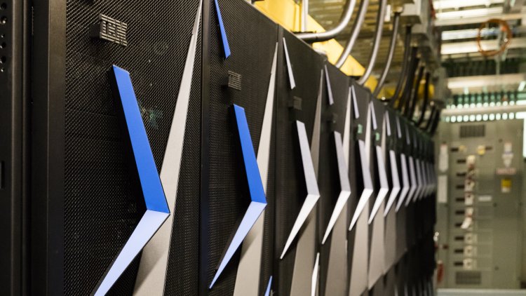 OLCFGOV's tweet photo. @IBMPowerSystems @HPCwire Thanks for asking, @IBMPowerSystems! Lots of activity in Summit’s future home. #Summit2018 https://t.co/ZPnPnioAfW