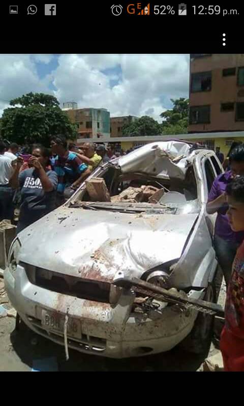 VeneInformacion's tweet photo. En #CiudadBolívar bombona de gas explotó dentro de apartamento en Los Bloques de la Paragua. 5 Personas resultaron heridas. Fotos:Cortesía https://t.co/n6dcOOD5VO