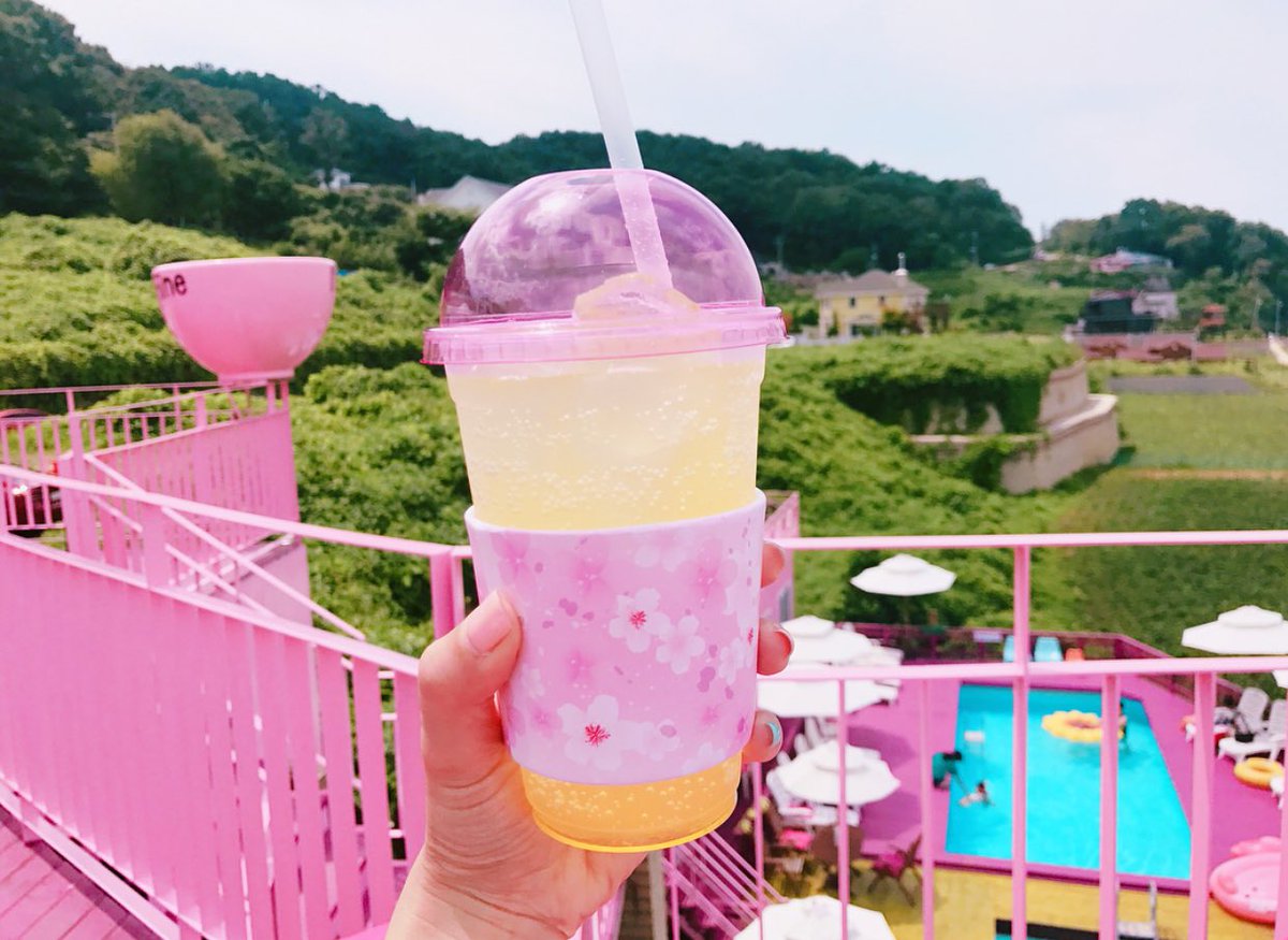 destinations00's tweet photo. مقهى i'm fine كوريا الجنوبية 🇰🇷 https://t.co/182KI5R0LH