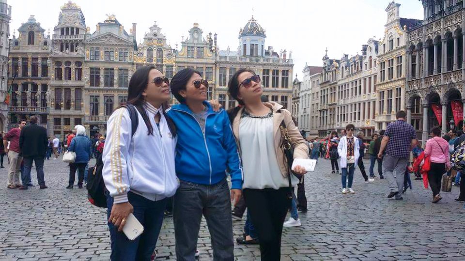 RcRubylyn's tweet photo. This place is so amazing @grandplace square brussels belguim one of the famous square in the world with my 2 lovely ladies in europe trip https://t.co/a93ucK7uF9