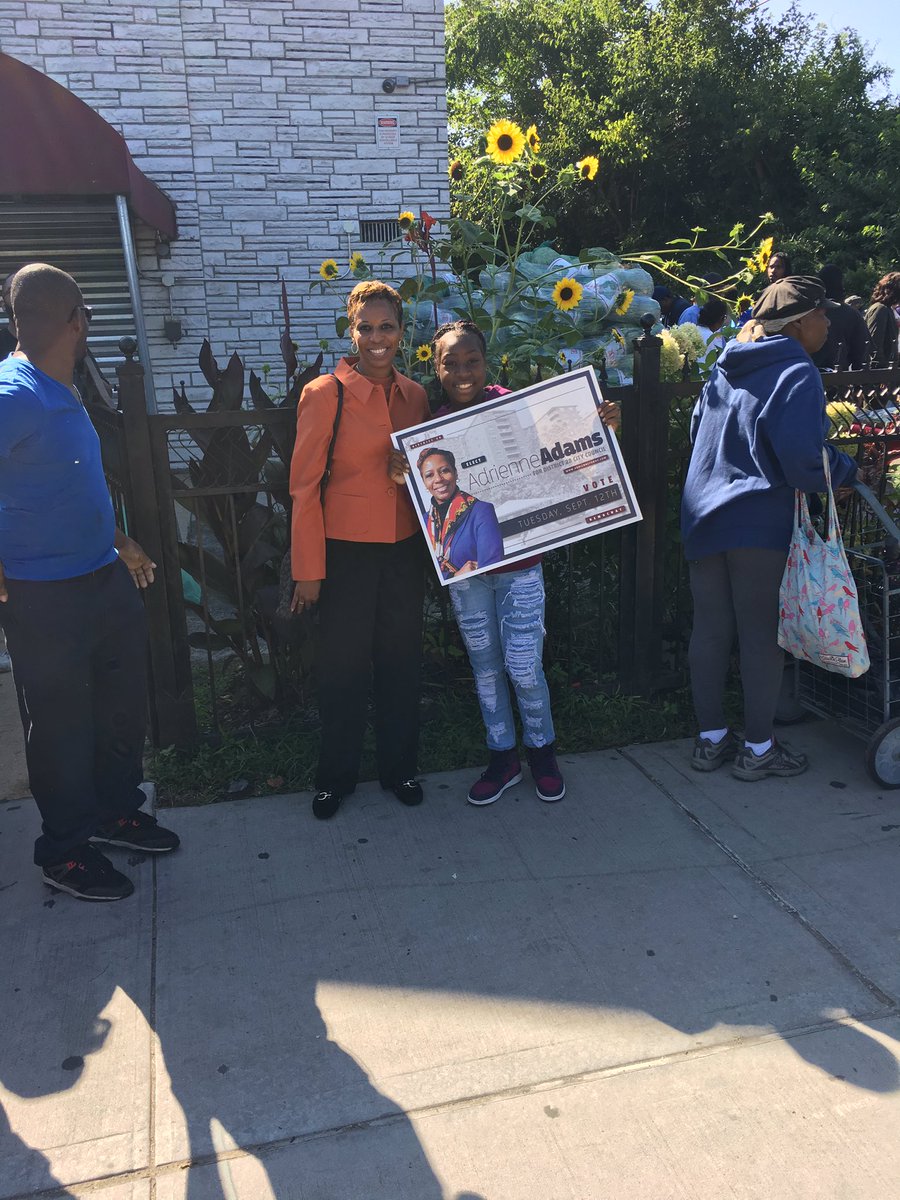 AdrienneCD28's tweet photo. Earlier today at Jamaica Food Pantry! Let's mobilize #SouthQueens and come together as a community to help one another. https://t.co/3YLPvXBQK3
