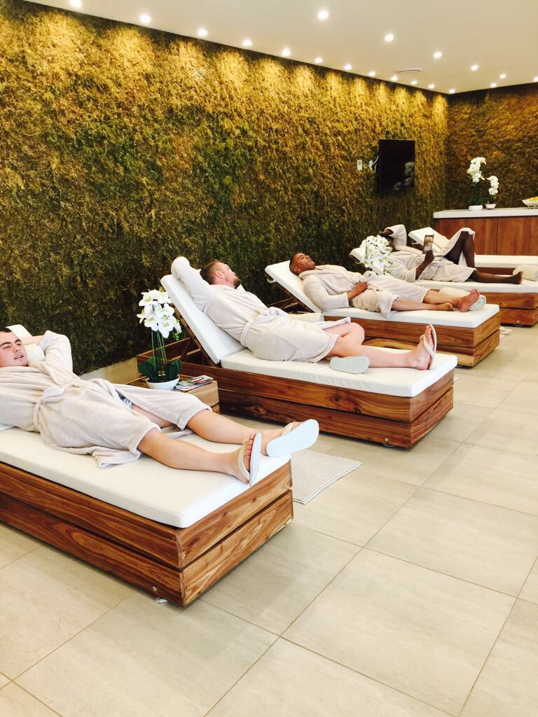 jsrevivewellne2's tweet photo. Men's day @jsrevivewellne2 
When will you be treating your partner to a day in our sanctuary? 
(011) 887 2123 #DaySpa  #WellnessWednesday https://t.co/IKWDJkF09V
