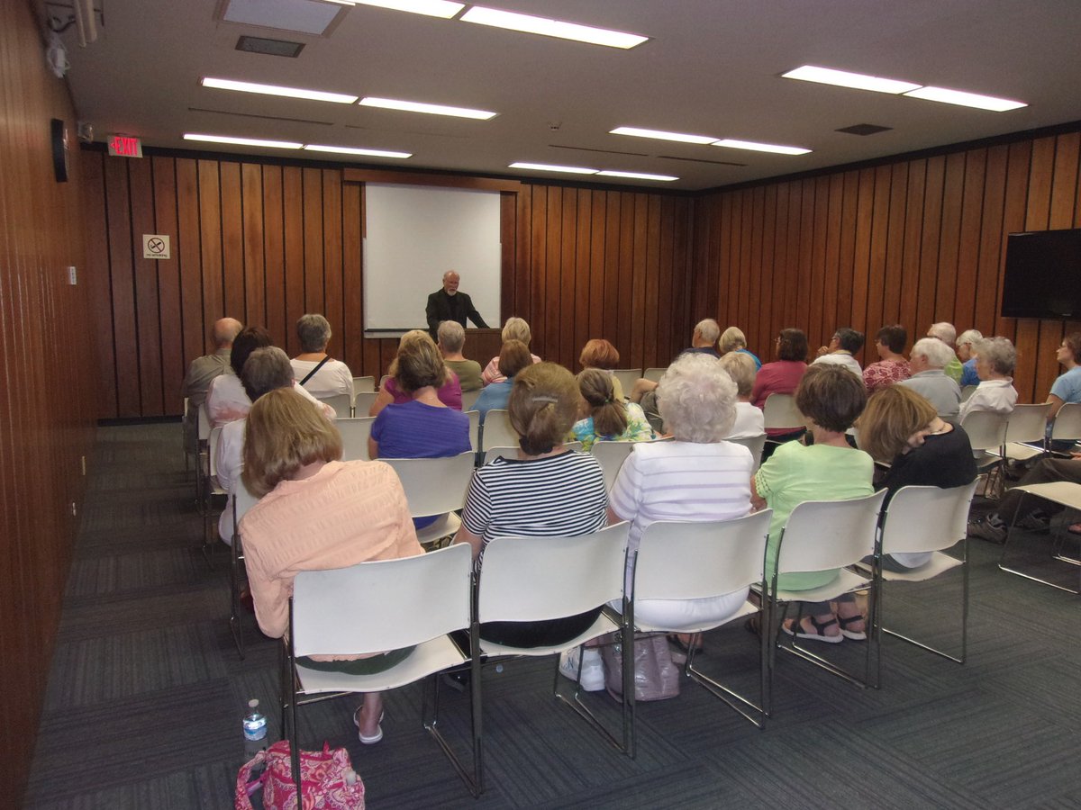 BellevueLibrary's tweet photo. Here's a photo from our presentation of @HumanitiesNe for #OneBookOneNebraska #BlackElkSpeaks. #BellevueNebraska #NebraskaHistory https://t.co/jf00TVee4R